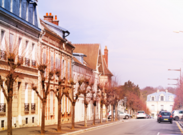 Chantilly : Élégance Historique, Jardins Enchantés et Délices Gourmands